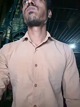 Snapshot of Loveinsync chatting on December 16, 2025, 8:08 am Loveinsync online show from December 16, 2025, 8:08 am