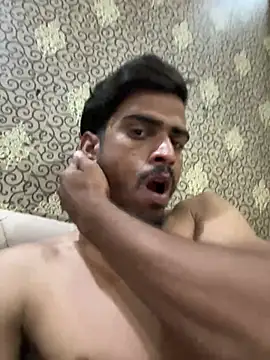 Snapshot of Loveinsync chatting on April 5, 2026, 8:22 am Loveinsync online show from April 5, 2026, 8:22 am