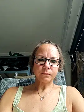 Fuxy-love69 online show from May 27, 2026, 8:33 am