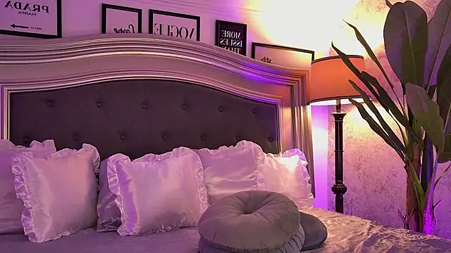 Amber Luna online show from September 28, 2025, 5:24 am