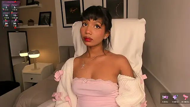 Snapshot of Gigi_Strawberry chatting on October 14, 2025, 4:57 am Gigi Strawberry online show from October 14, 2025, 4:57 am