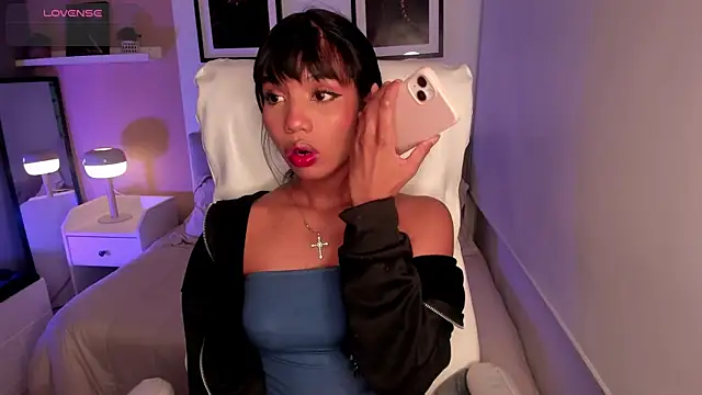 Snapshot of Gigi_Strawberry chatting on October 24, 2025, 5:15 am Gigi Strawberry online show from October 24, 2025, 5:15 am