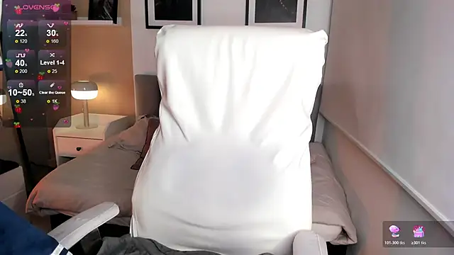 Gigi Strawberry online show from November 15, 2025, 5:16 am