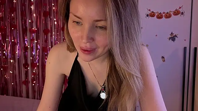 Snapshot of Lora_Rosee chatting on May 31, 2026, 6:09 pm Lora Rosee online show from May 31, 2026, 6:09 pm
