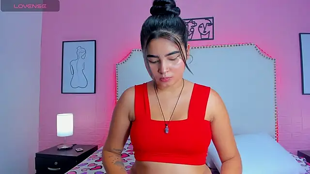  Emma whiitee  online show from November 14, 2025, 1:21 pm