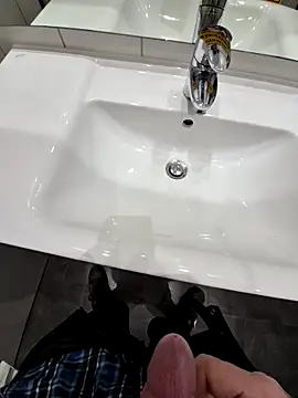 Oli0203xh online show from March 19, 2026, 7:51 pm