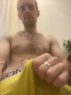 LynnAhNight online show from September 12, 2025, 3:17 am