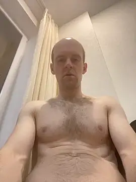 LynnAhNight online show from November 12, 2025, 3:18 am