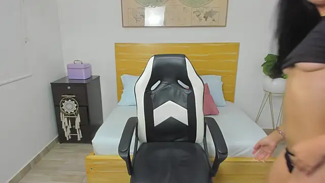 tiffanny doll  online show from February 15, 2025, 3:17 pm