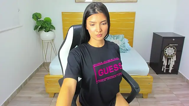 tiffanny doll  online show from March 6, 2025, 3:13 pm