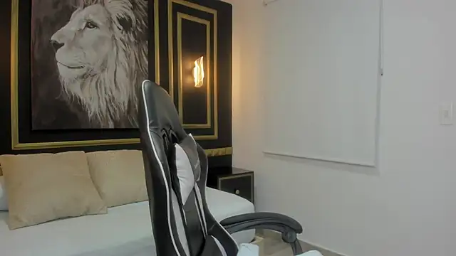 tiffanny doll  online show from March 12, 2026, 12:00 pm