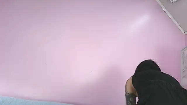 Snapshot of Hiyakasudere chatting on November 11, 2025, 6:19 pm Hiyakasudere online show from November 11, 2025, 6:19 pm