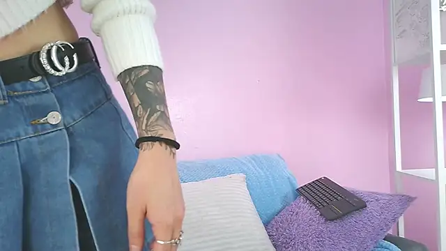 Snapshot of Hiyakasudere chatting on November 18, 2025, 6:45 pm Hiyakasudere online show from November 18, 2025, 6:45 pm