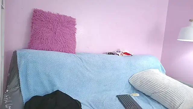 Snapshot of Hiyakasudere chatting on December 20, 2025, 12:29 am Hiyakasudere online show from December 20, 2025, 12:29 am