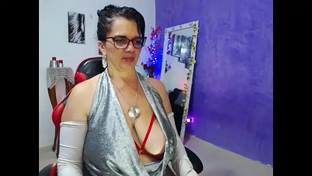 sarasmith3 online show from February 4, 2026, 2:39 am