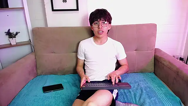 Snapshot of PepperTwink chatting on February 13, 2025, 2:09 pm PepperTwink online show from February 13, 2025, 2:09 pm