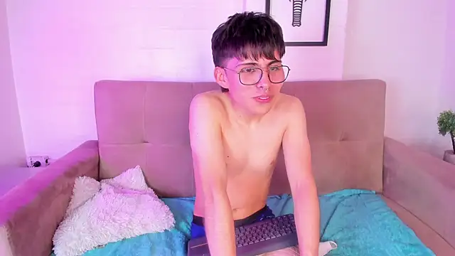 Snapshot of PepperTwink chatting on March 3, 2025, 3:53 pm PepperTwink online show from March 3, 2025, 3:53 pm