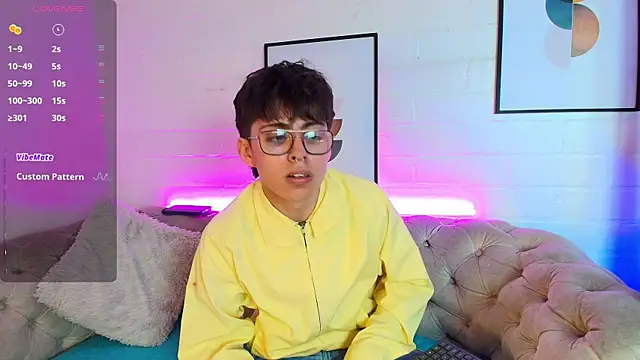 Snapshot of PepperTwink chatting on March 9, 2025, 2:21 pm PepperTwink online show from March 9, 2025, 2:21 pm