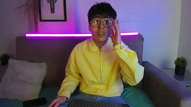 Snapshot of PepperTwink chatting on March 10, 2025, 12:59 pm PepperTwink online show from March 10, 2025, 12:59 pm
