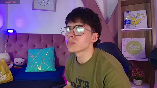 Snapshot of PepperTwink chatting on October 3, 2025, 4:37 pm PepperTwink online show from October 3, 2025, 4:37 pm