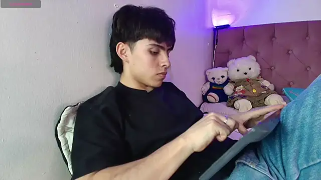 Snapshot of PepperTwink chatting on October 24, 2025, 3:52 pm PepperTwink online show from October 24, 2025, 3:52 pm