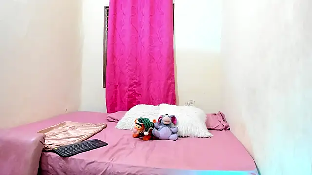 Paloma 24  online show from February 7, 2025, 1:53 pm