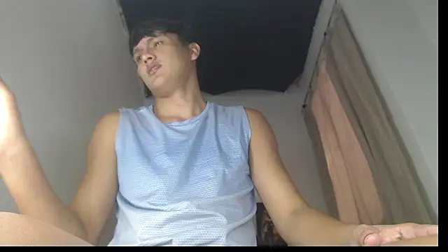 Snapshot of lolplipiwg chatting on April 6, 2026, 8:10 pm lolplipiwg online show from April 6, 2026, 8:10 pm