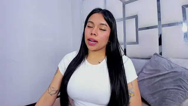 ZoeWan69 online show from September 19, 2025, 12:50 pm