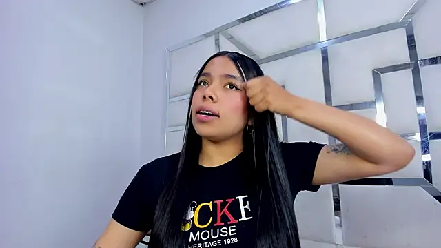 ZoeWan69 online show from October 22, 2025, 11:32 am