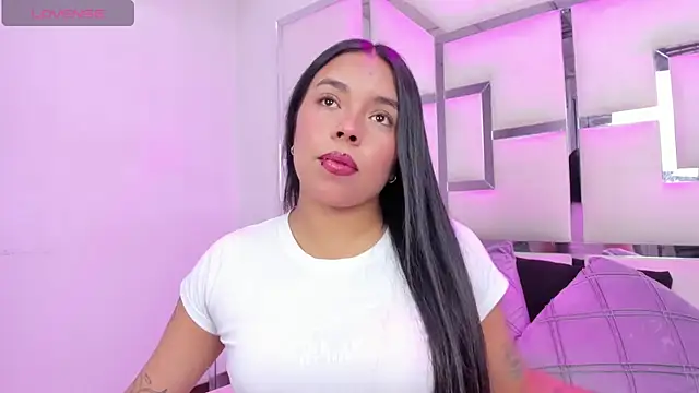 ZoeWan69 online show from February 18, 2026, 1:40 pm