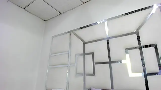 ZoeWan69 online show from April 29, 2026, 1:37 pm