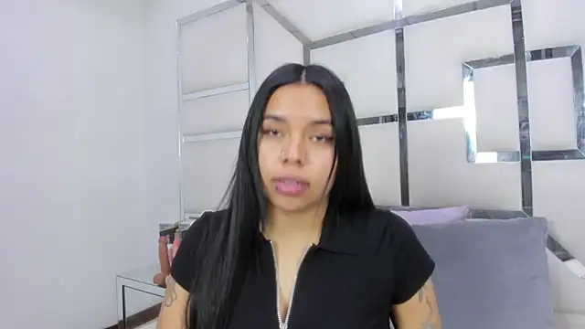 ZoeWan69 online show from May 5, 2026, 1:41 pm
