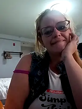 Snapshot of CutiepieMandii143 chatting on March 21, 2025, 6:40 pm CutiepieMandii143 online show from March 21, 2025, 6:40 pm