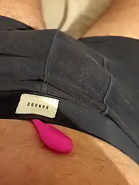 Snapshot of Dam70 chatting on September 19, 2025, 8:20 pm Dam70 online show from September 19, 2025, 8:20 pm