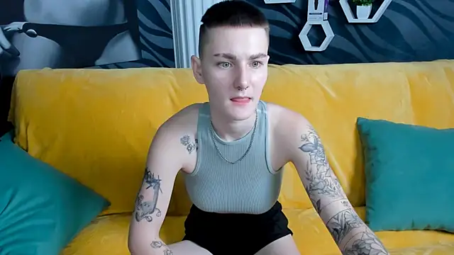 Snapshot of LindaBryantt chatting on February 13, 2025, 10:02 am LindaBryantt online show from February 13, 2025, 10:02 am