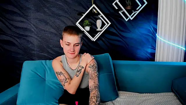 Snapshot of LindaBryantt chatting on March 18, 2025, 9:20 am LindaBryantt online show from March 18, 2025, 9:20 am
