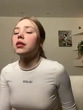 Snapshot of YourMegan chatting on April 18, 2026, 6:34 pm YourMegan online show from April 18, 2026, 6:34 pm