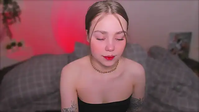 Snapshot of YourMegan chatting on April 30, 2026, 12:28 am YourMegan online show from April 30, 2026, 12:28 am