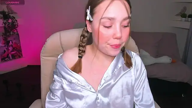 Snapshot of YourMegan chatting on May 5, 2026, 6:38 pm YourMegan online show from May 5, 2026, 6:38 pm
