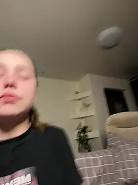 Snapshot of YourMegan chatting on May 8, 2026, 7:52 pm YourMegan online show from May 8, 2026, 7:52 pm