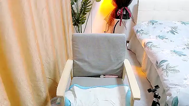 YIYI955 online show from February 22, 2025, 6:17 am