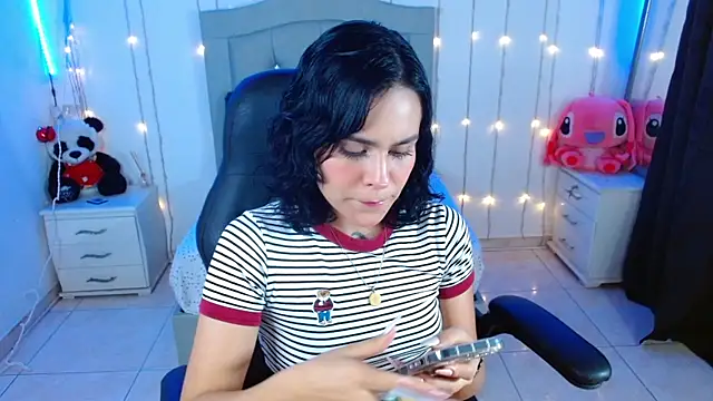 Snapshot of veronica_luar chatting on October 12, 2025, 3:05 am veronica luar online show from October 12, 2025, 3:05 am