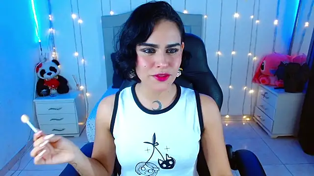 Snapshot of veronica_luar chatting on October 21, 2025, 4:24 am veronica luar online show from October 21, 2025, 4:24 am