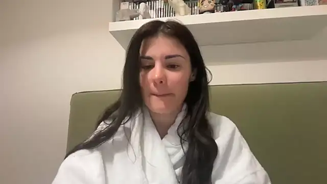 Snapshot of Petitecookie chatting on April 15, 2026, 8:20 pm Petitecookie online show from April 15, 2026, 8:20 pm