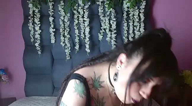 Snapshot of Fenix_Lilith chatting on March 19, 2025, 1:18 pm Fenix Lilith online show from March 19, 2025, 1:18 pm