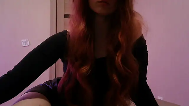 Snapshot of _AliceOwen_ chatting on March 18, 2025, 9:32 pm AliceOwen online show from March 18, 2025, 9:32 pm