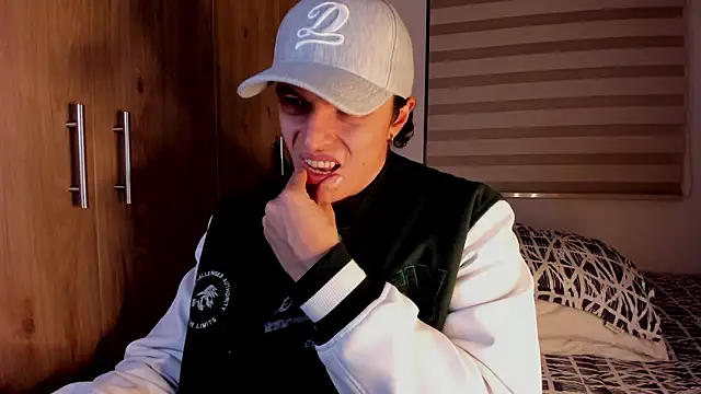 Snapshot of Mastrangelo_xxx chatting on February 16, 2026, 5:03 am Mastrangelo xxx online show from February 16, 2026, 5:03 am