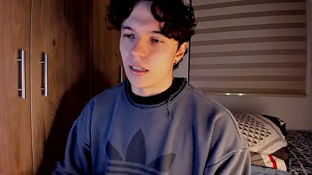 Snapshot of Mastrangelo_xxx chatting on March 12, 2026, 4:07 am Mastrangelo xxx online show from March 12, 2026, 4:07 am