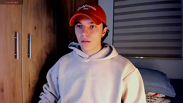 Snapshot of Mastrangelo_xxx chatting on March 19, 2026, 2:37 am Mastrangelo xxx online show from March 19, 2026, 2:37 am