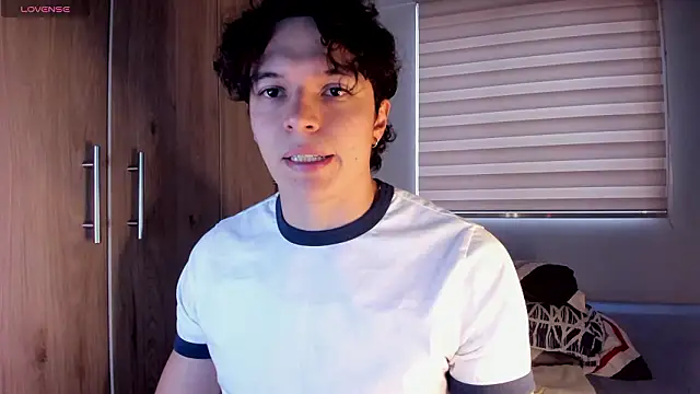 Snapshot of Mastrangelo_xxx chatting on March 27, 2026, 10:53 pm Mastrangelo xxx online show from March 27, 2026, 10:53 pm